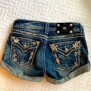 Denim Miss Me shorts - Size 25